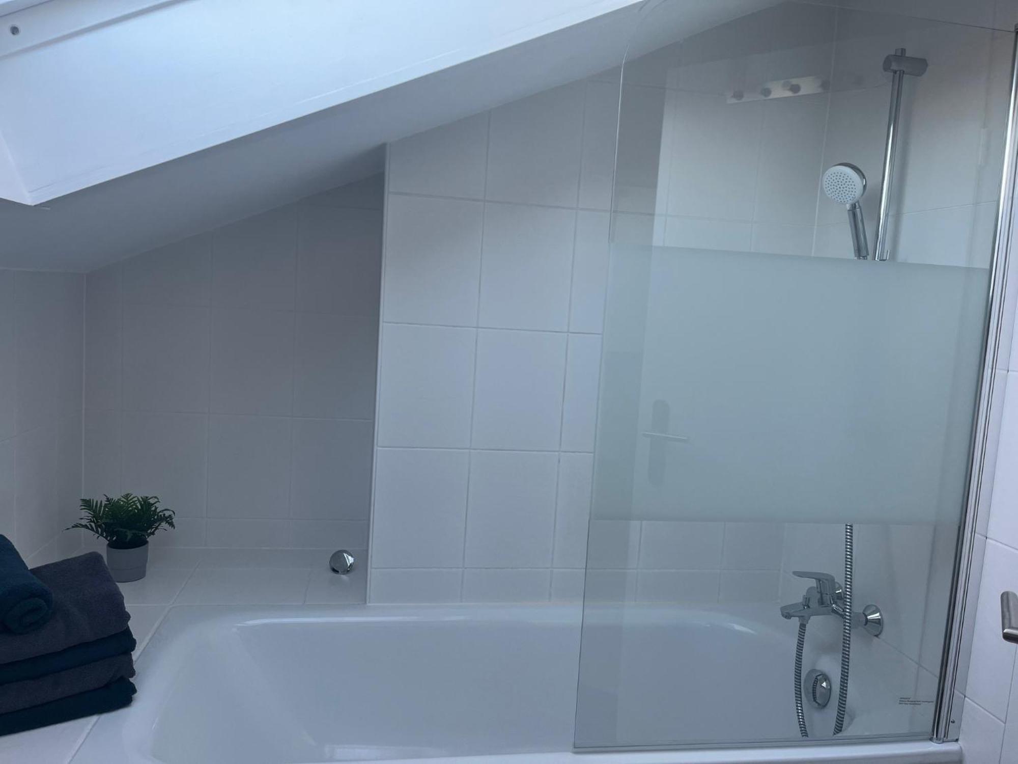 Helle, Ruhige Ferienwohnung Mit Balkon Bad Tölz Buitenkant foto